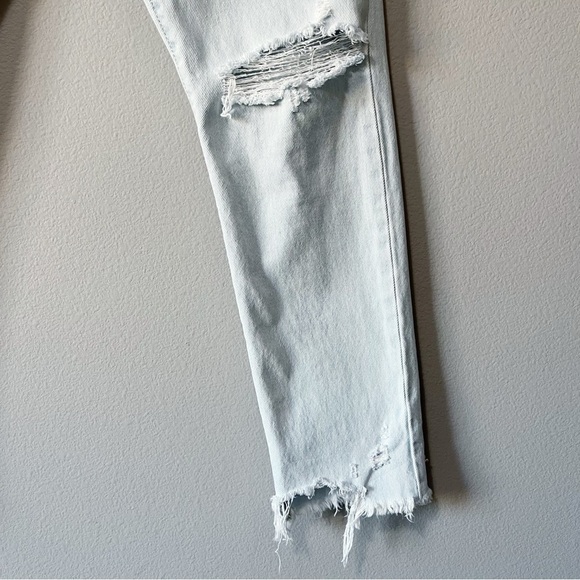 Levi’s Women’s Size 28 Red Tab 501 Skinny Straight Jeans Destructed Light Indigo - Picture 9 of 16